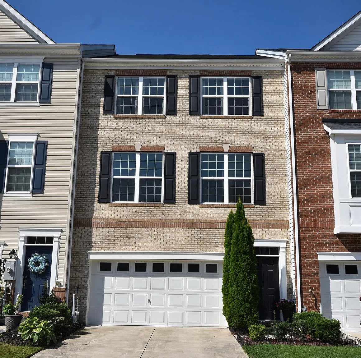 3 bed, 4.0 bath, 2952 sqft, $3,300 — Photo 1