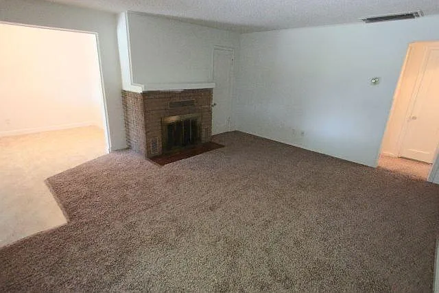 1905 E Wellesley Ave — Photo 6