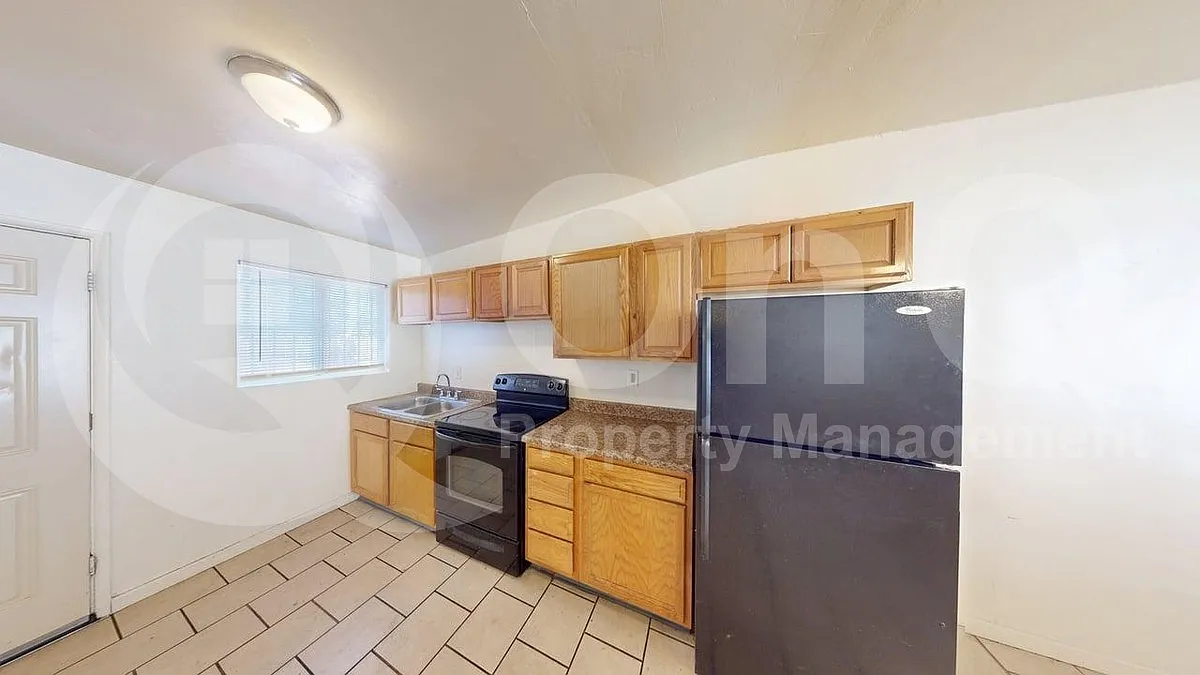 2 bed, 1.0 bath, 820 sqft, $775 — Photo 2