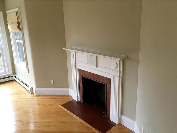 5th image of 295 Oaklawn Ave