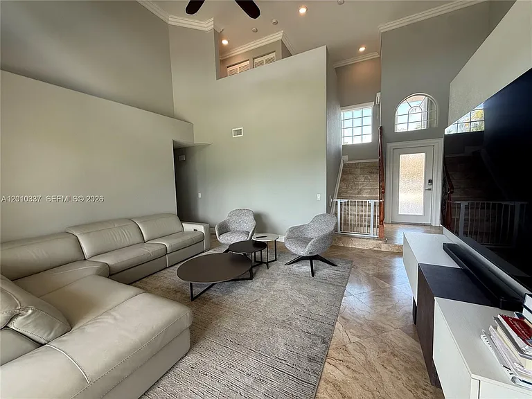1070 Capistrano — Photo 18