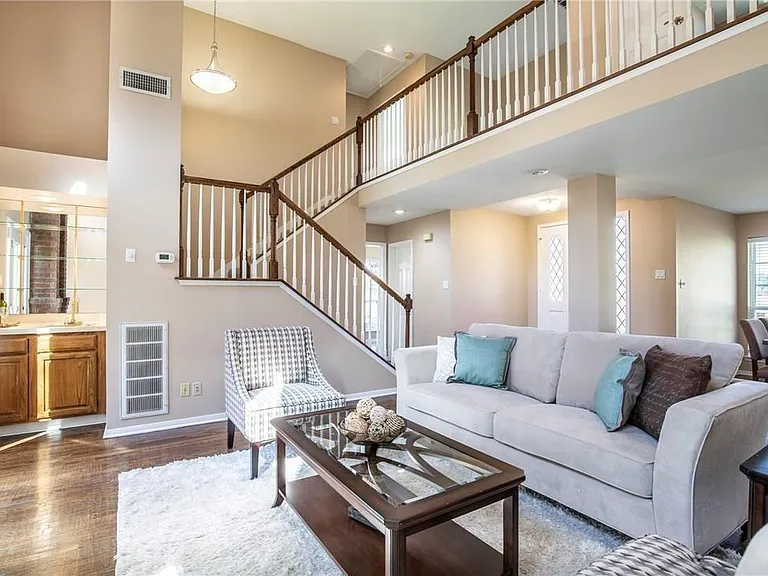 4428 Emerson Dr — Photo 5