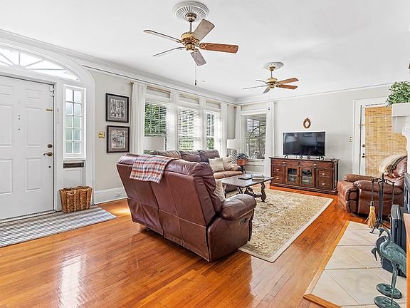 3rd image of 305 Durst Ave W