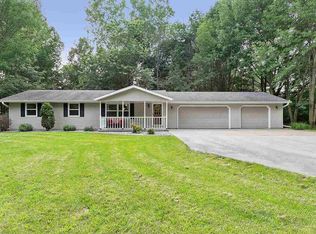 2801 Meadow Flower Ln, Suamico, WI 54313