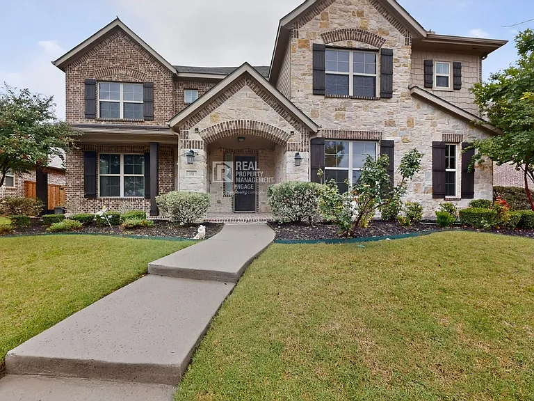 151 Darian Dr — Photo 2