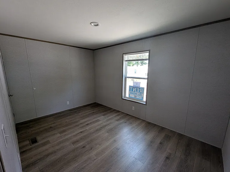 2139 S Brabant — Photo 8