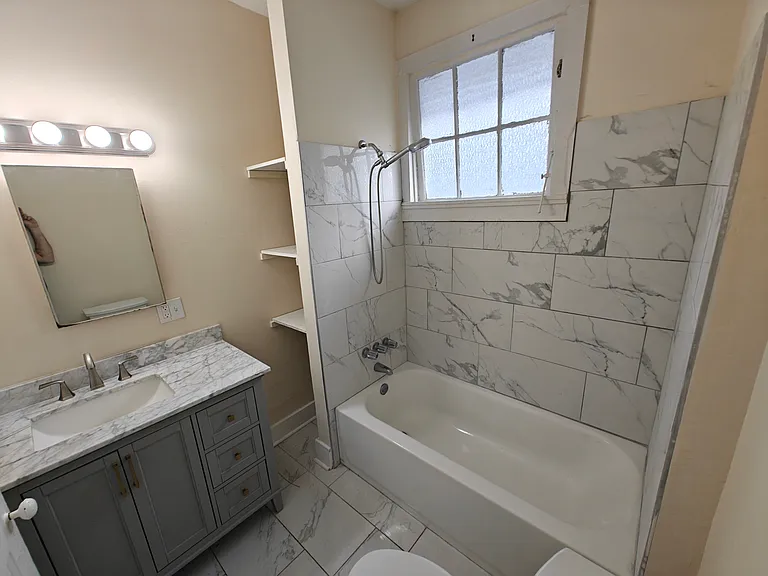 628 N Olympia St #628 — Photo 4
