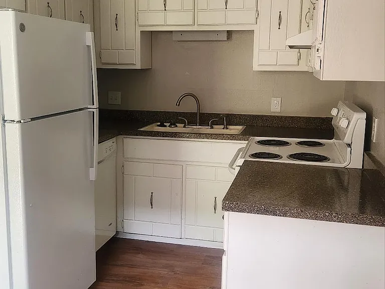 Crestview Apartments — Photo 54