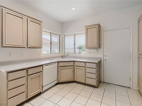 5th image of 1395 Kapelle St