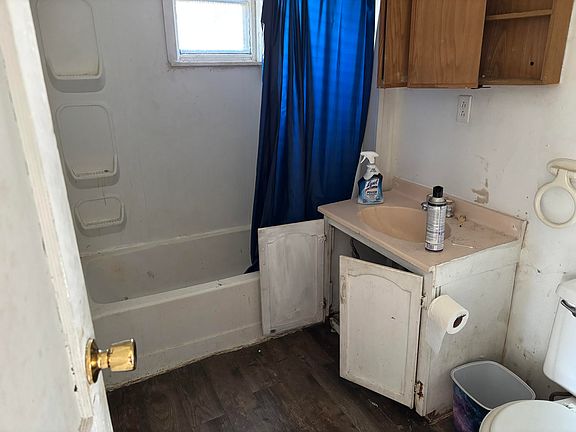 5th image of 802 E Congress St