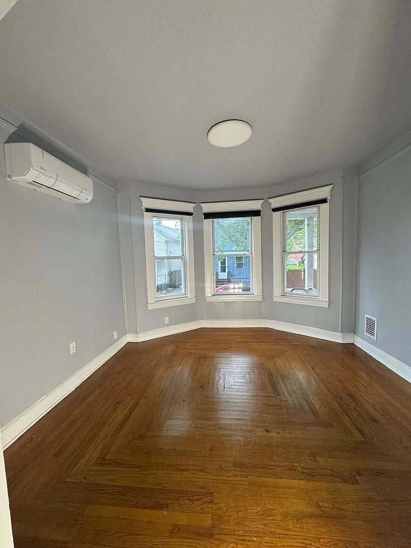 15 Downes — Photo 3