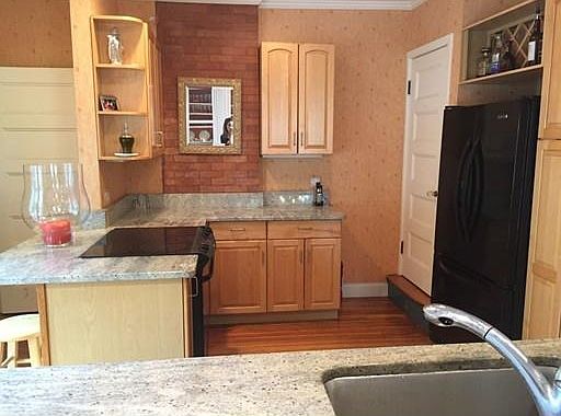 5th image of 62 Bacon St