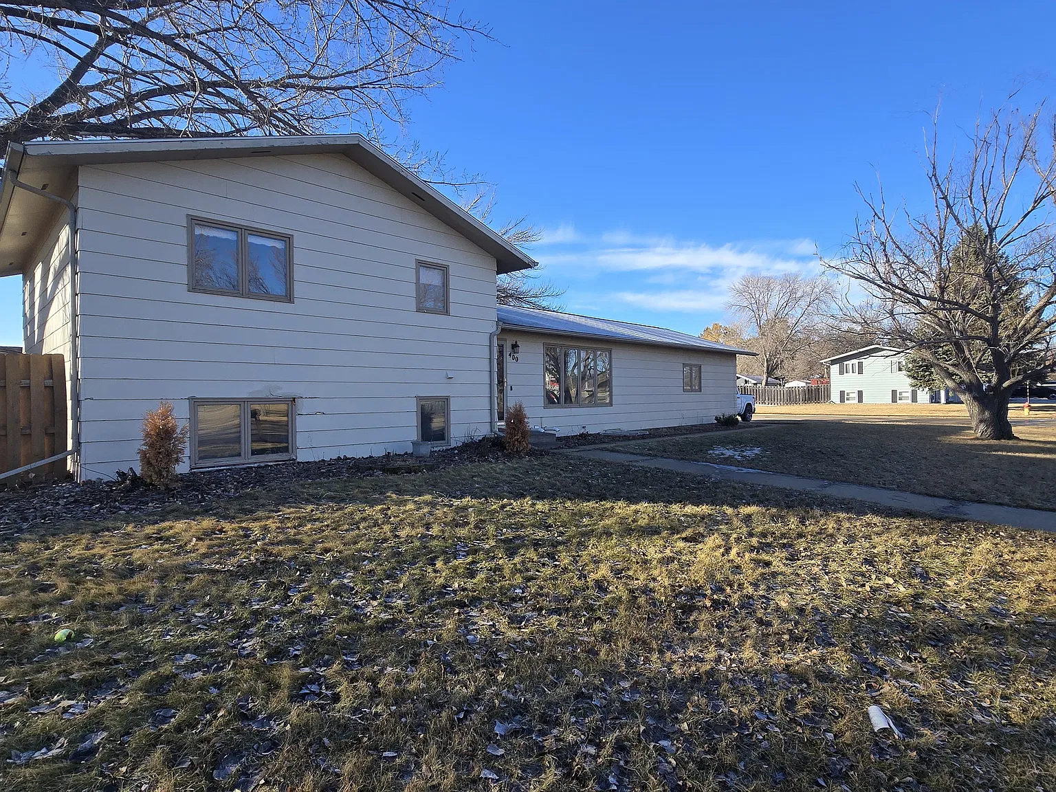 5 bed, 2260 sqft, $2,100 — Photo 1