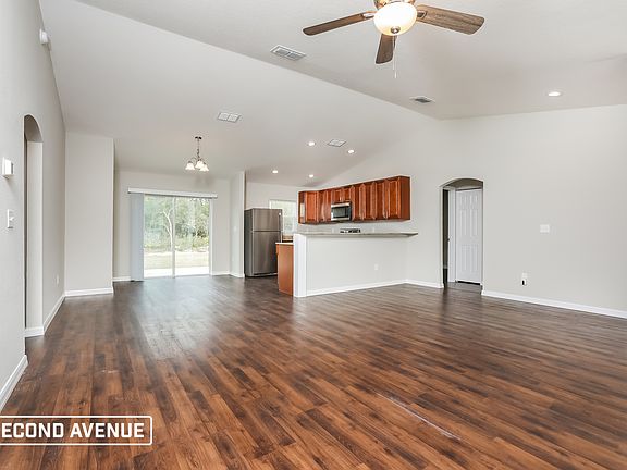 4th image of 380 Marion Oaks Ln