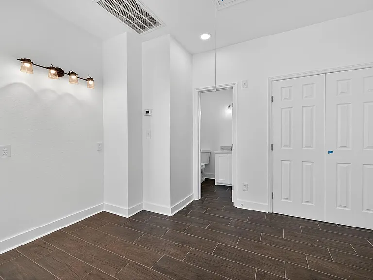 714 Zoe St — Photo 17