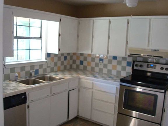 2nd image of 3113 Breezy Hill Ln