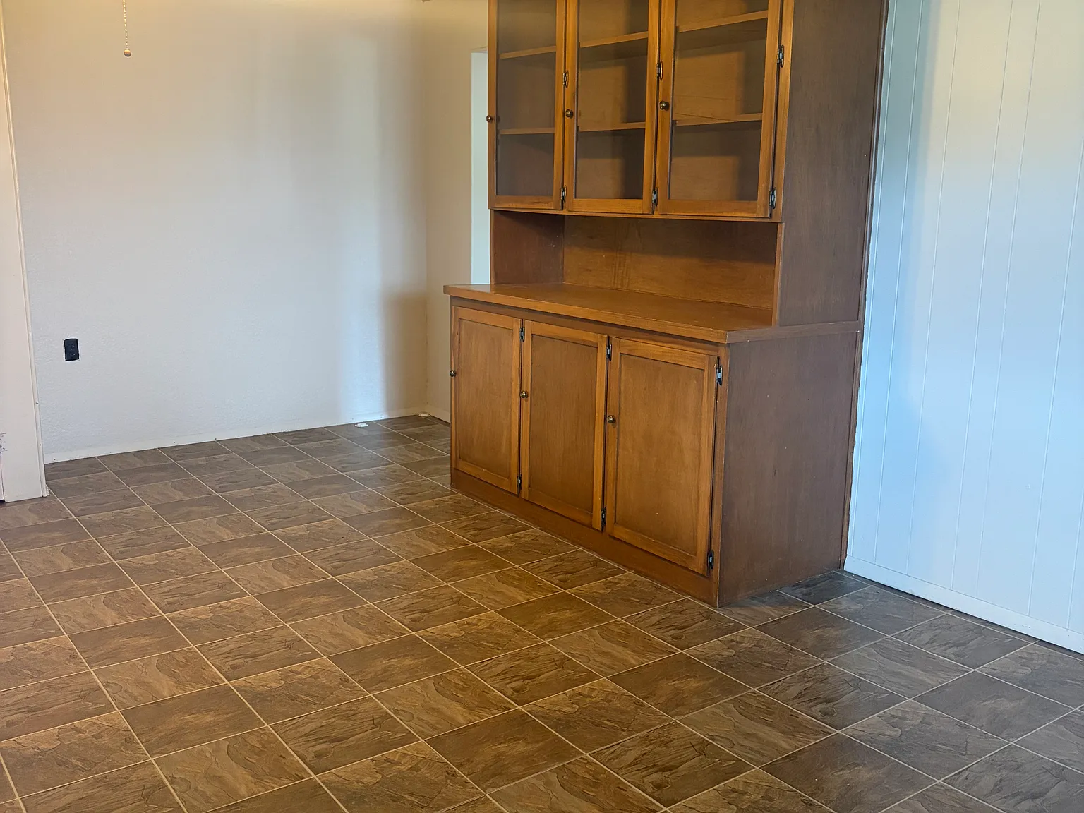 3 bed, 2500 sqft, $1,200 — Photo 3