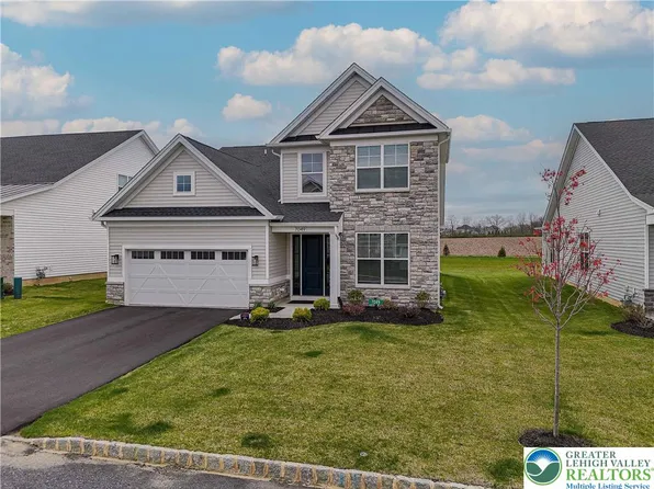 7049 Oak Ln E, Bath, PA 18014