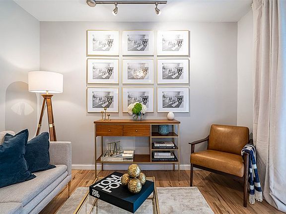 4th image of 406 4th St APT 2