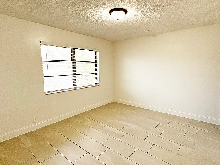 1331 S Federal Hwy #4 — Photo 11