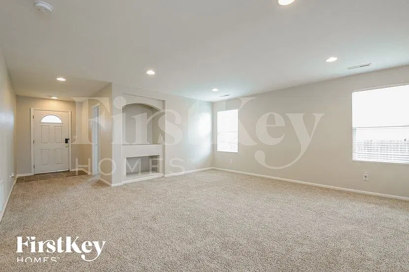 3 bed, 2.0 bath, 1425 sqft, $2,860 — Photo 4
