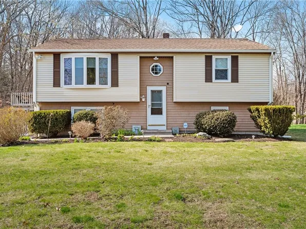 60 Alaska St, Cumberland, RI 02864