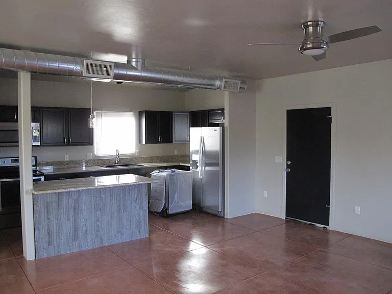 2524 E Lind Rd — Photo 6