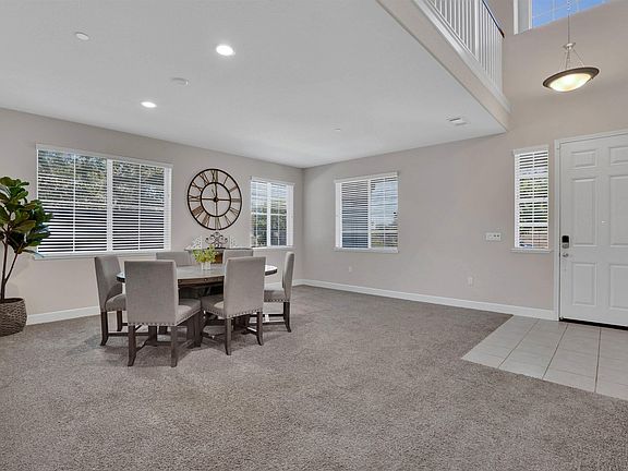 5th image of 577 Sapphire Pkwy