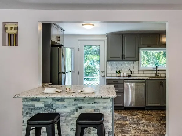 9939 SW 35th Ave, Portland, OR 97219