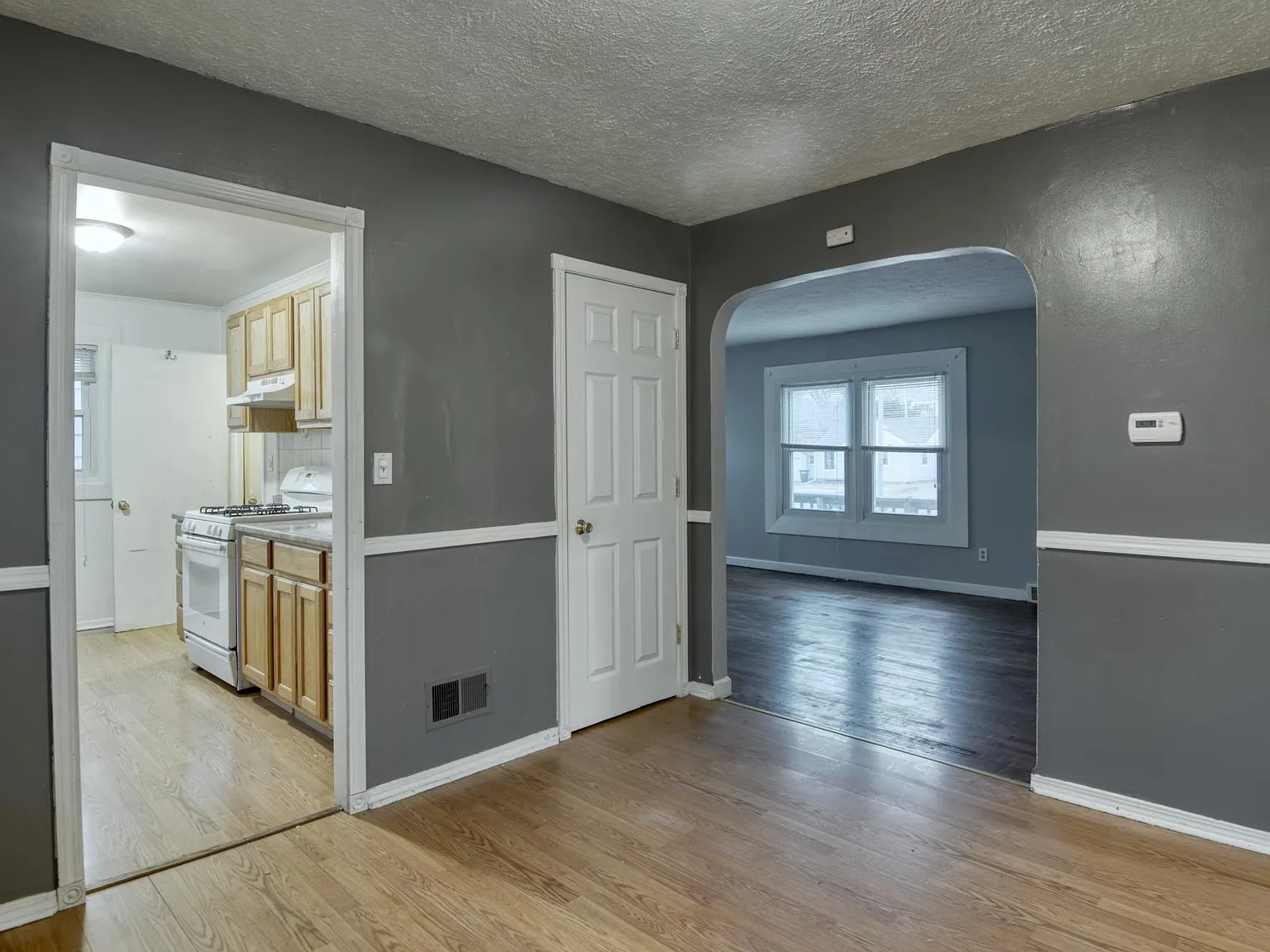 3414 Martin Ave — Photo 4