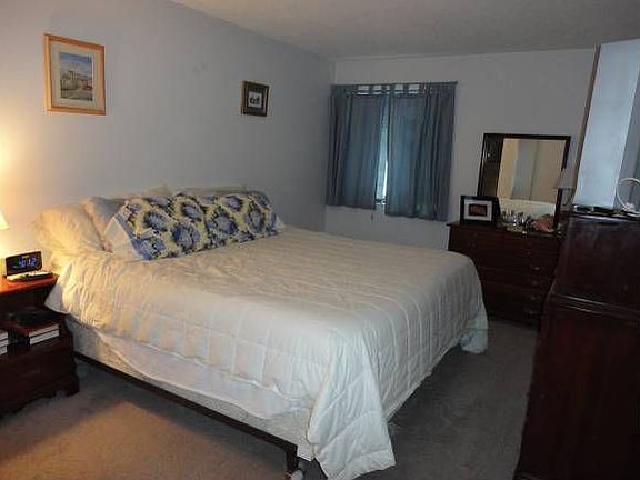 2nd image of 125 Abbott Farm Ln