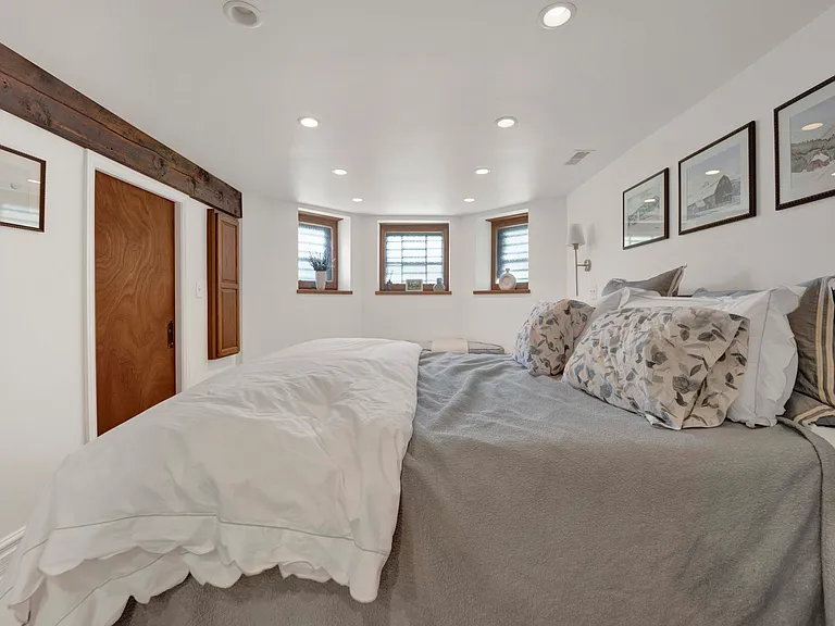 2458 N Burling St #1 — Photo 25