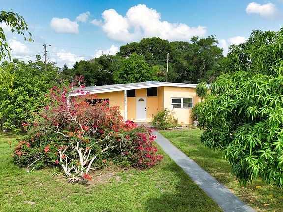 3rd image of 2159 Sunrise Drive SW