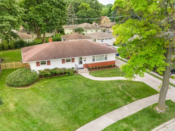 2225 W Grove Ave, Waukegan, IL 60085