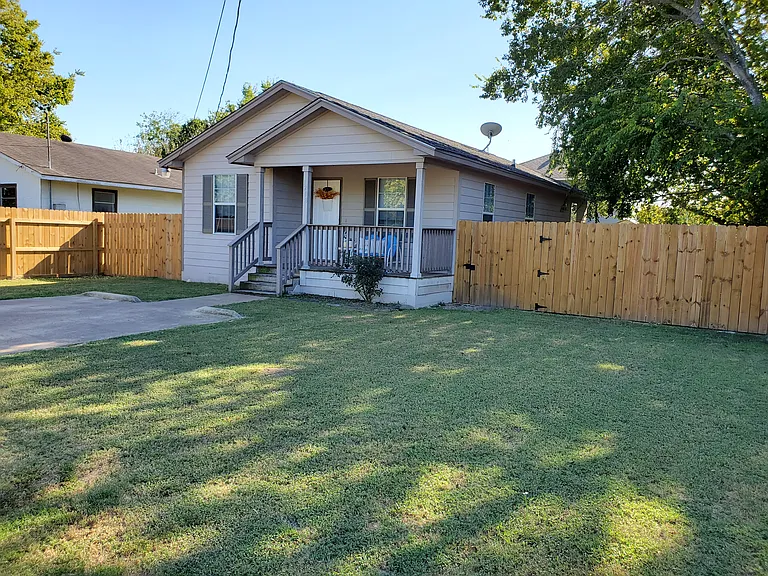 1208 Carolina St — Photo 13