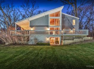 6914 Red Barn Rd, Crystal Lake, IL 60012