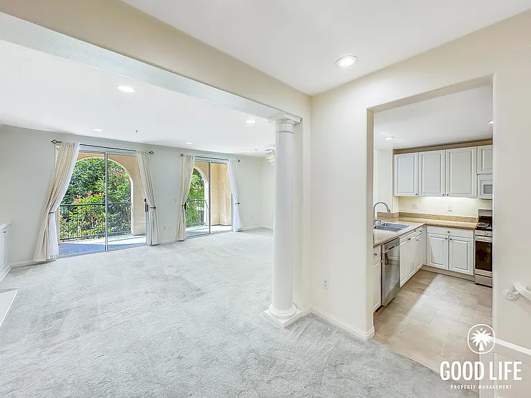 2260 Watermarke Pl — Photo 5
