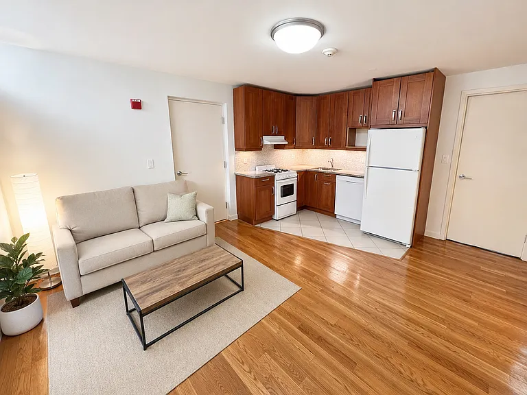 33 Peterborough St #A — Photo 3