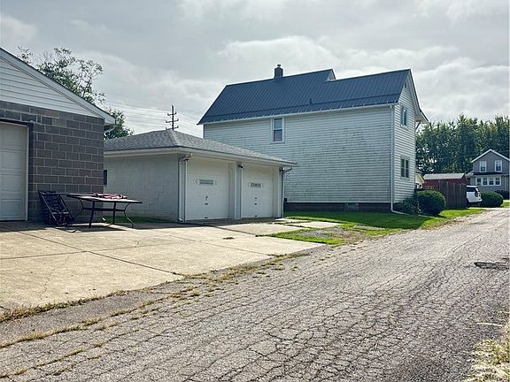 5th image of 1725 Harbor Ave