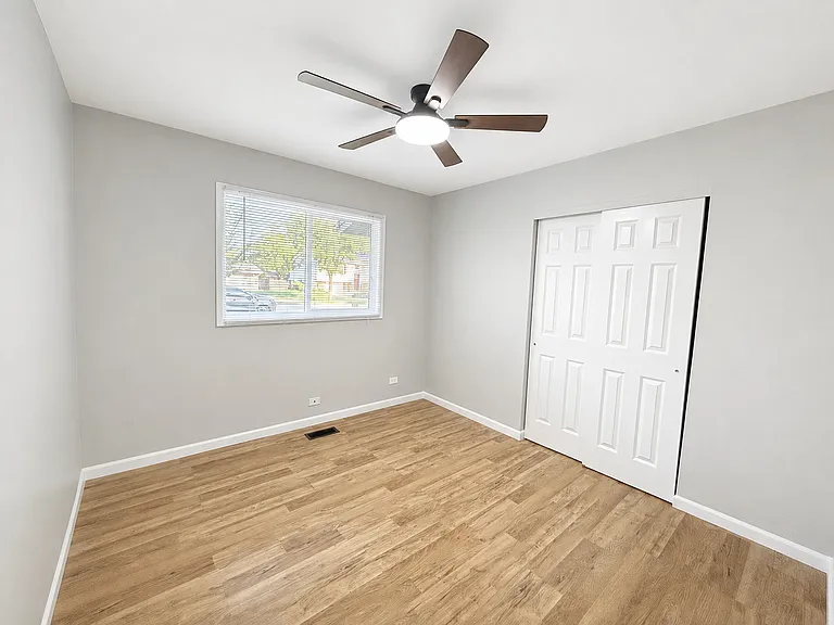 6847 Hawthorne Ln — Photo 19