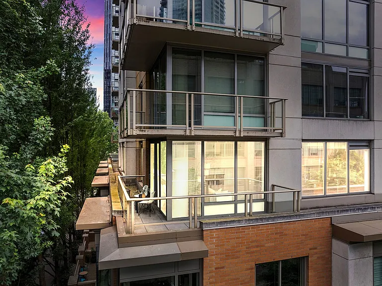 910 Lenora St #S403 — Photo 23