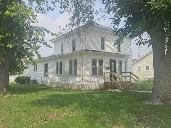 112 1st St SE, Britt, IA 50423