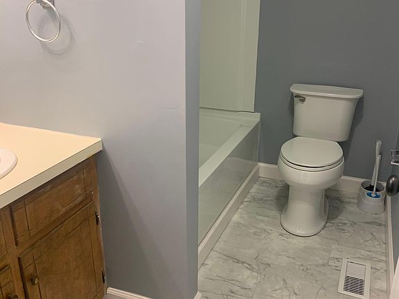 4th image of 104 Cedar Crest Ct