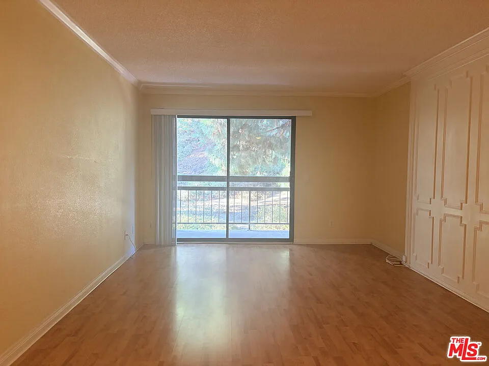 2 bed, 1.0 bath, 924 sqft, $2,800 — Photo 3