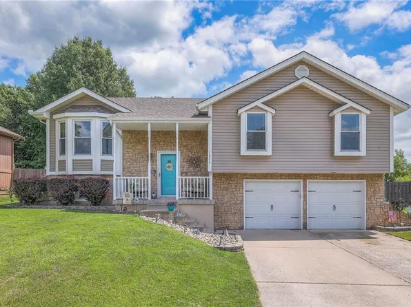 1223 NE Depot Dr, Lees Summit, MO 64086