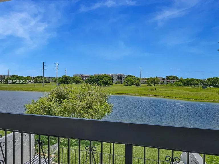 9177 Fontainebleau Blvd #3 — Photo 25