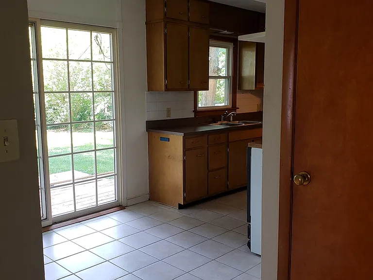 1607 Cornell Dr — Photo 4
