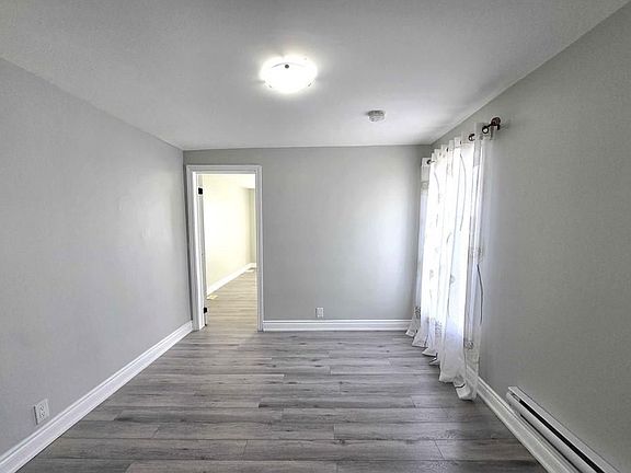 5th image of 300 Balmoral Ave N #2