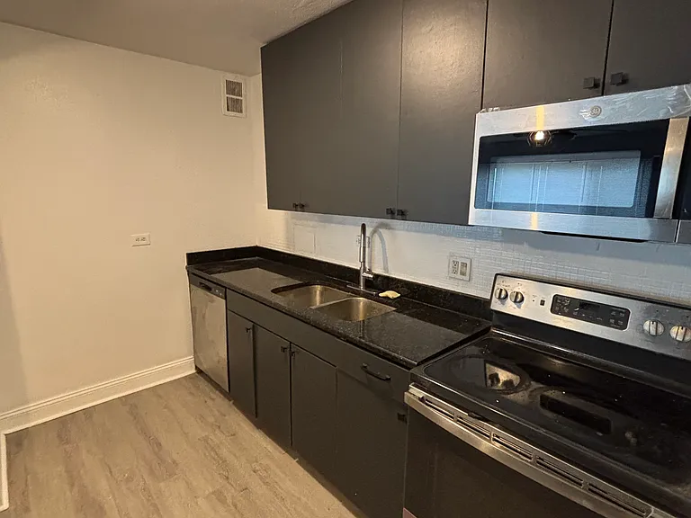 7337 S South Shore Dr #829 — Photo 2
