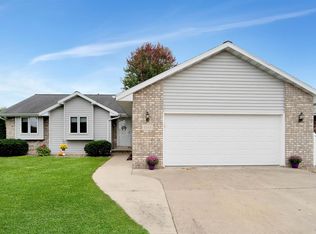 2225 W Cortland Dr, Appleton, WI 54914